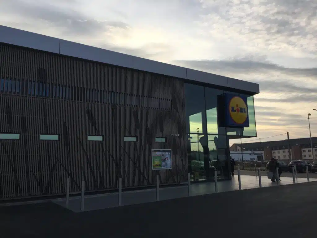 Photo de la façade du supermarché Lidl de Bully-les-Mines dans le 62