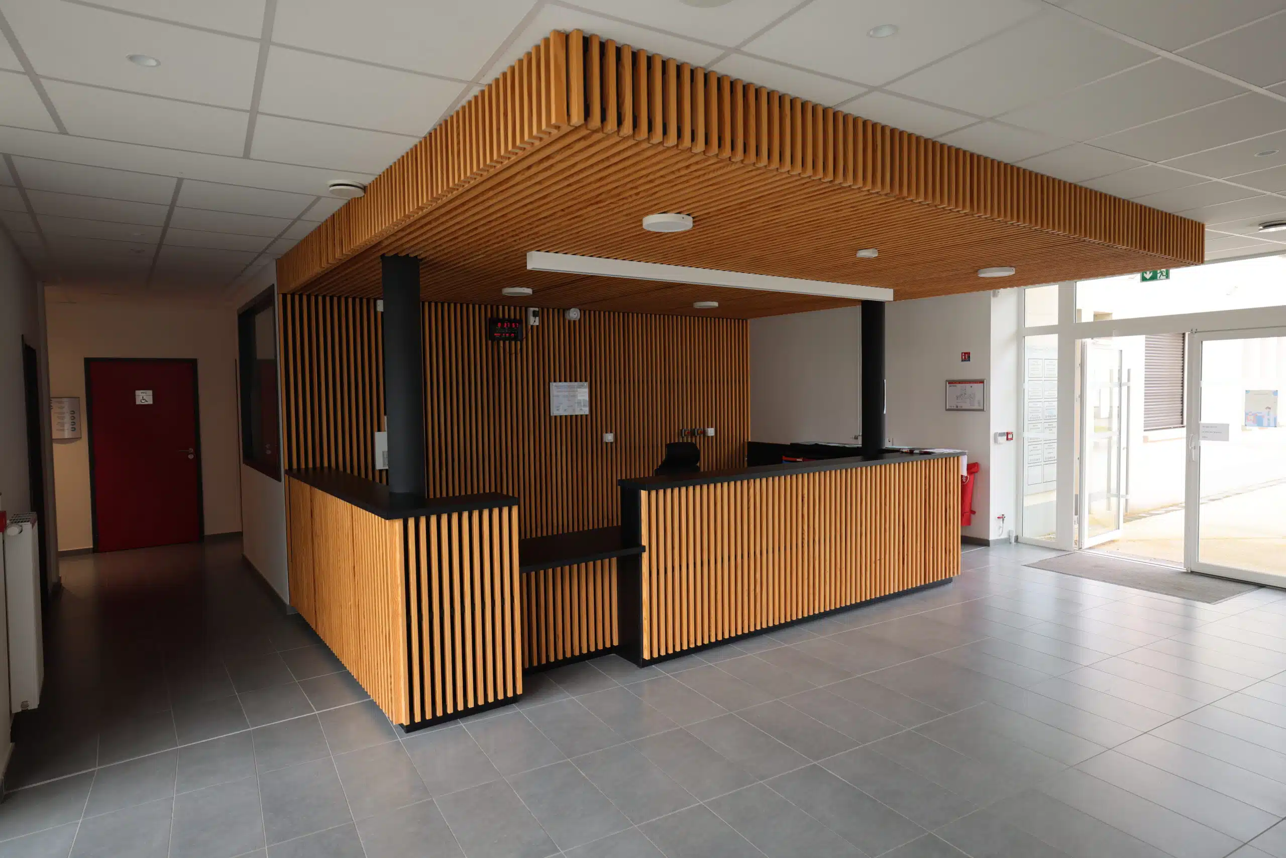Photo de l'intérieur à l'accueil de la maison de santé du Moy de l'Aisne dans le 02