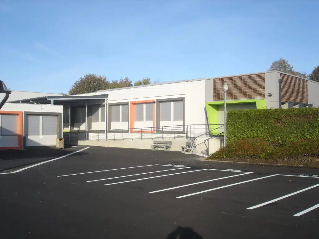 Photo du collège Josquin des Près à Beaurevoir dans le 02 vue du parking