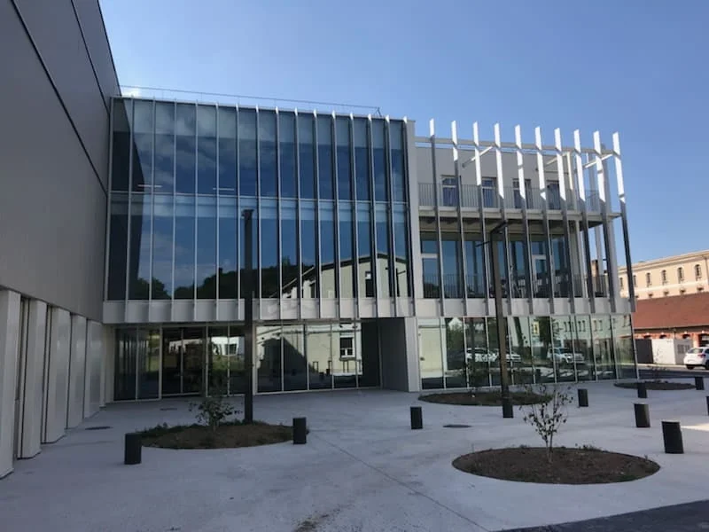 Photo du bâtiment du pôle de conservation des archives de l'Aisne dans le 02